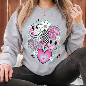 Volleyball Sweatshirt, Retro Volleyball Shirt, Volleyball Mom, Volleyball Sweatshirt Women, Volleyball Mama Shirt, Smiley Volleyball Tshirt