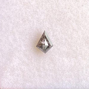0,60 CT schildgeslepen zout- en peperdiamant: rustieke verlovingsringsteen