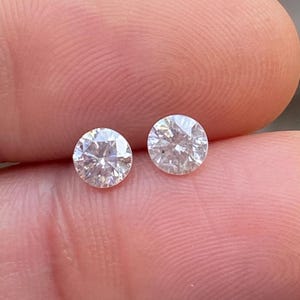 0.90 CTW Salt and Pepper Diamond Pair | Round Brilliant Cut, Light Gray