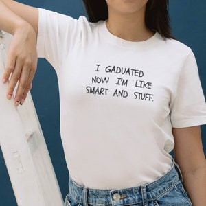 J'ai obtenu mon diplôme maintenant, je suis comme une chemise élégante, t-shirt de fin d'études, chemise de finissants, t-shirt de remise des diplômes drôle, chemise drôle, chemise unisexe