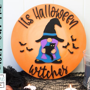 Het is Halloween Witches Gnome sign - Fall sign SVG Laserbestand - Glowforge bestand - Halloween Gnome deurhanger gesneden bestand - Digitale Download