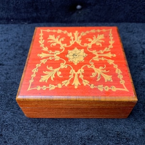 Vintage Sorrento ware Cigarette box