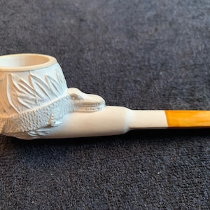 Vintage Rare unused 19th century Stubby pocket On Safari Crocodile in reeds finish clay Pipe