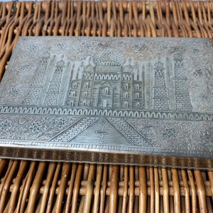 Portasigarette vintage placcato argento inciso con Taj Mahal e design floreale