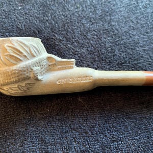 Vintage Rare Used 19th century Stubby pocket On Safari Crocodile in reeds finish clay Pipe