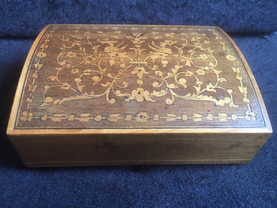 vintage wooden musical cigarette box Handcrafted Italian Roman Style Wood Music Dispenser Case Vintage Italian Sorrento Inlaid Wooden