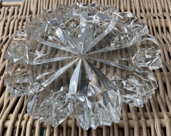 Cinzeiro de vidro lapidado em cristal de chumbo vintage