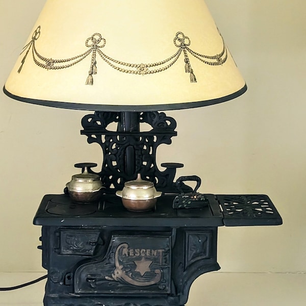 Crescent 1930's Vintage Mini Cast Iron Wood Stove Pots IronSalesman Sample Lamp WORKS