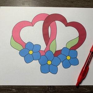 Könnte beinhalten: Zwei ineinander verschlungene rosa und rote Herzen mit grünen Blättern und drei blauen Vergissmeinnicht-Blüten mit gelben Zentren.