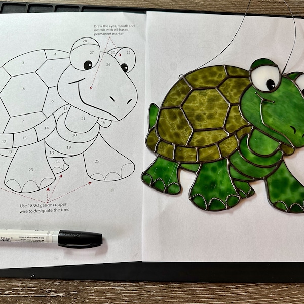 Digital (PDF) Stained glass pattern - Smiling Cartoon-style Turtle