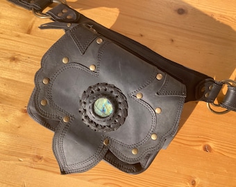 Handgemachte Leder Gürteltasche mit Labradorit Edelstein, Blatt Stil, eleganter Gebrauchsbeutel Bauchtasche