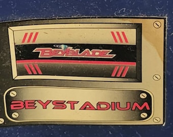 2 Beyblade Stadiums with 19 beyblade, 2 different launchers