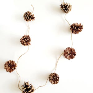 Garland of cones 130 cm Christmas decoration made of natural materials simple scandi decoration for Christmas pine cones