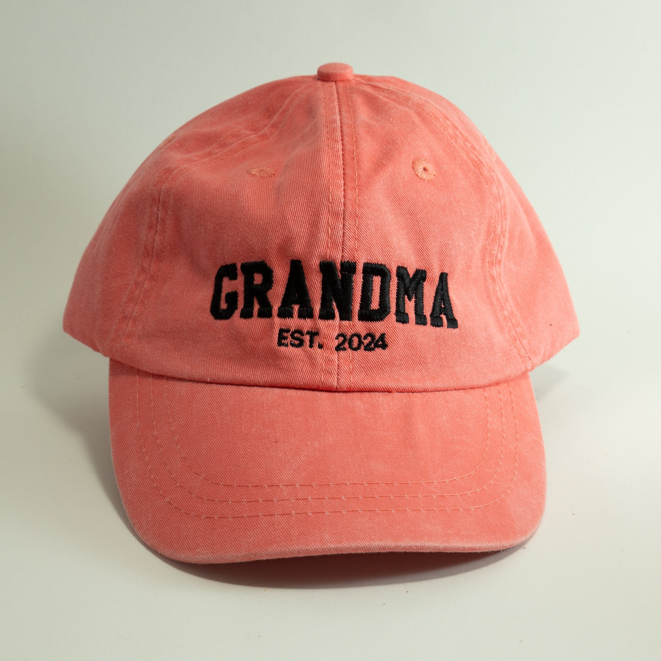 Set Di 2 Cappelli Da Baseball Per Nonni Ricamati 'Grandpa EST 2024' E 'Grandma EST 2024' - Cotone - 3