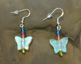 925 Sterling Silber und Kunststoff Schmetterling und Bunte Perlen Ohrringe