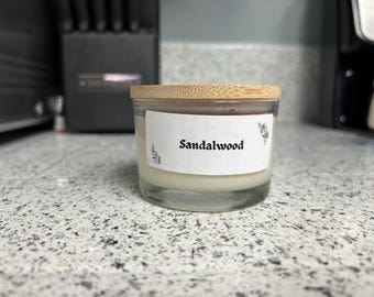 Candela al sandalo / Candela profumata al sandalo in cera di soia da 8 oz / Decorazione per la casa con aromaterapia terrosa / Regalo a combustione pulita per lui o per lei