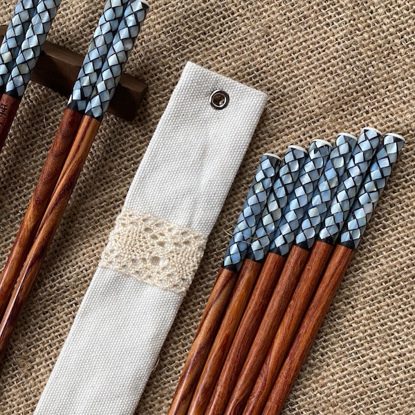 Palillos grabados con punta de nácar personalizados y funda, ideales para recuerdos de boda y regalos de amor para parejas