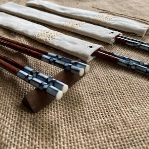 Each set contain: 2 chopsticks (1 pair) + 1 cotton pouch + engraving. This style is  stunning with premium wood quality. We have upgraded the process to higher level to create the most beautiful and the most durable wooden chopsticks ever.