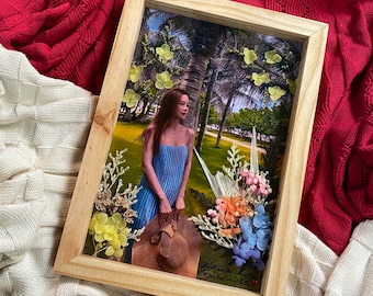Custom pressed flower frame w photo & text, pressed flower art photo frame, natural frame wall art, dried flower frame, unique love gift