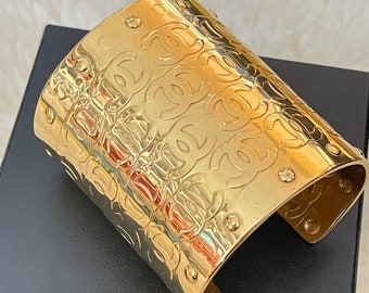 CHANE VINTAGE 100% Genuine 1996 Logo Bangle in Gold, Made in France, Rare Item