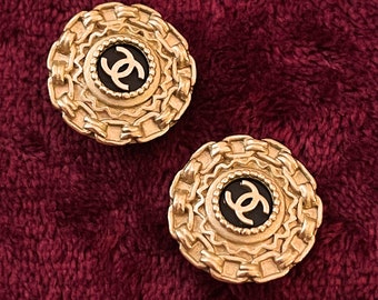 CHANEL VINTAGE 100% Genuine Clip-on Earrings in Gold, 1994 Made in France