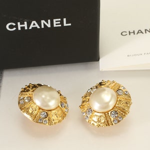 Auth CHANEL Clip on Earrings Gold/Off White Metal/Faux Pearl - e54978a