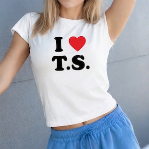 Just A Girl Who Loves Books Baby Tee Book Lover Graphic T, 90s T ...