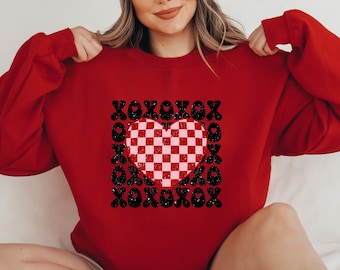 Retro Valentines Sweatshirt, XOXO Heart Sweater, Valentines Day Pullover, Womens Valentines Crewneck, Galentines Day T, Kisses and Hugs Crew