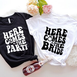 Wavy Here Comes The Bride, Retro Batch Shirts, Bachelorette Party Shirts, Here Comes The Party, Bachelorette T-shirt, Retro Cream Shirt