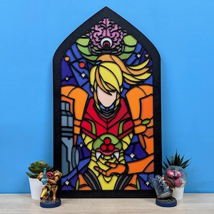 メトロイド サムスの大型ステンドグラス壁装飾。オタクのゲームルームに最適なギフトです。手作りの木製作品。