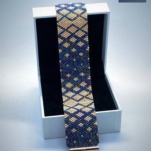 Dissolving Diamonds - odd count peyote stitch bracelet pattern (no physical bracelet)