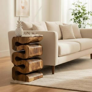 Sgabello in legno - tavolino laterale, portavasi, tavolo contenitore - fatto a mano - design a serpente fiammeggiato in legno massello di Suar - 50x30x30 cm