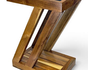 Teakholz Beistelltisch – Z-Design mit schwarzer Platte – Handgefertigt – Natürliche Holzmaserung – 50x35x25 cm