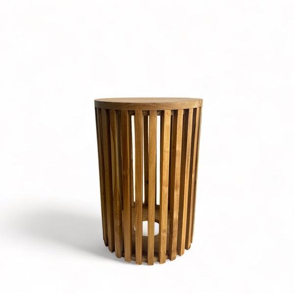 Handgefertigter Teakholz-Beistelltisch - Massivholz Natur in Modernem Design - Blumenhocker – Holzleisten an den Seiten - Rund