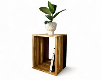Handgefertigter Teakholz-Beistelltisch - Massivholz Natur in Modernem Design - Blumenhocker – Holzleisten an den Seiten - Würfel