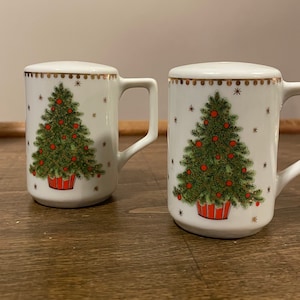 Vintage Original Japan Holiday Design Christmas Salt & Pepper Tree Shakers