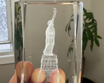 Vintage Glass Paperweight NYC Statue of Liberty  Vintage Collectible