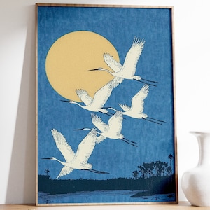 Cuadro de luna llena y grulla volando, estampado de grulla en acuarela, tonos apagados, pintura de pájaros antigua de Japón, arte mural de pájaros, estilo Claude Monet