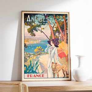 Cartel de Francia Antibes, impresión de viaje, impresión francesa, arte de la pared del océano de la playa, verano, arte de la pared vintage, cartel extra grande. mujer con perro