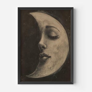 Op de afbeelding: Een zwart-witte tekening van een wassende maan met het gezicht van een vrouw. De ogen van de vrouw zijn gesloten en haar mond staat lichtjes open. De maan is geplaatst tegen een donkere achtergrond met sterren.