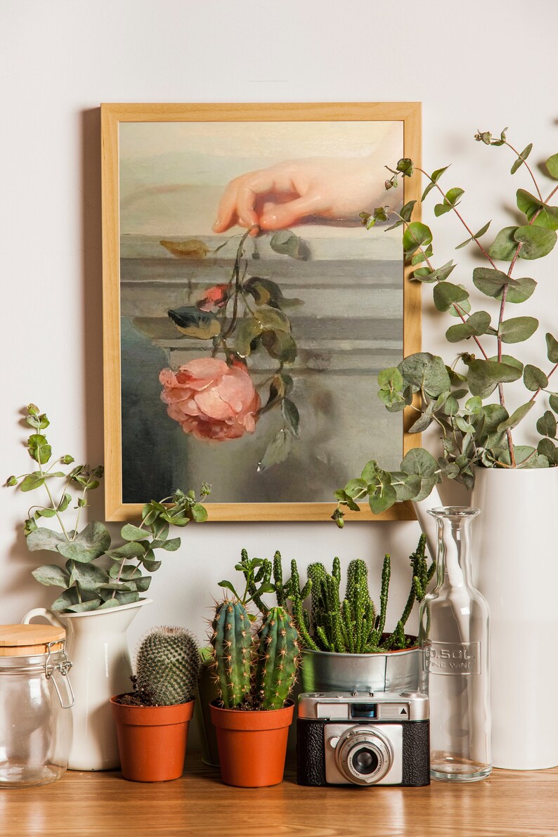 Impression d'art femme Renaissance tenant une rose, décoration murale romantique image 2