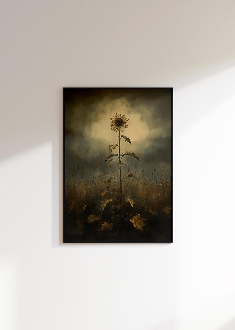 Peut inclure: Une peinture repr&eacute;sentant un seul tournesol se dressant dans un champ d'herbes s&egrave;ches. Le tournesol est face au spectateur et est &eacute;clair&eacute; par une lumi&egrave;re vive. L'arri&egrave;re-plan est un ciel sombre et orageux.