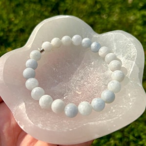 Halschakra - Säg din sanning - Naturlig celestin - HALSCHAKRA - Kristallarmband - Kanadensiskt ädelstensarmband - Tillverkat i Kanada