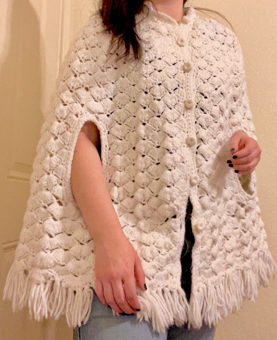 VTG 70s Handmade Button-up Cream Crotchet Cape Po… - image 3