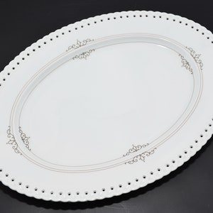Oval plate, serving plate Hutschenreuther Comtesse Constance porcelain with opening Germany Hutschenreuther