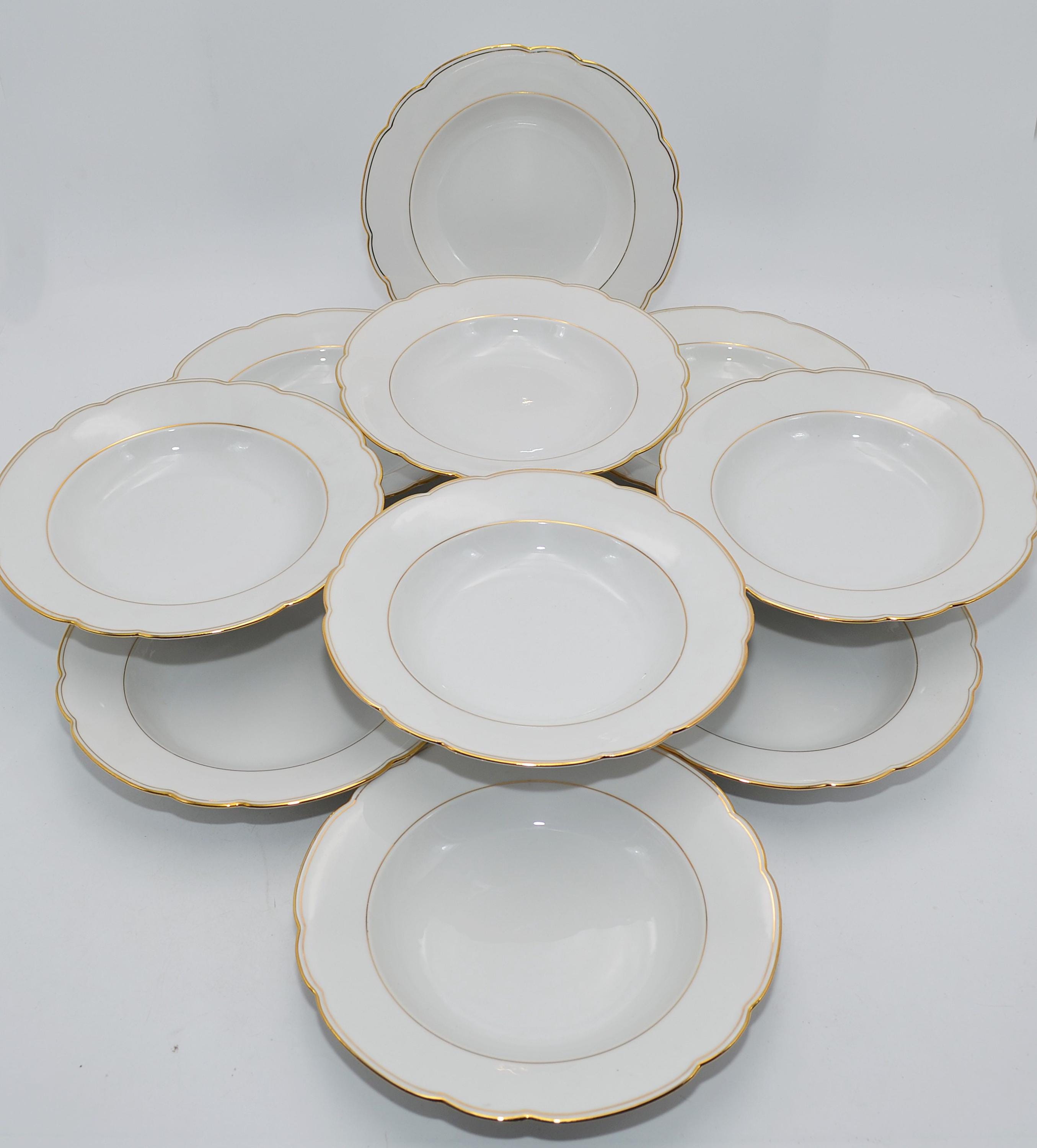 Service limoges porcelaine blanche et dorée - France Service limoges porcelaine blanche et dorée - France