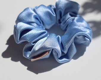 Scrunchie in blau, premium Qualität für elegantem Look aus Polyestersatin "Sky"