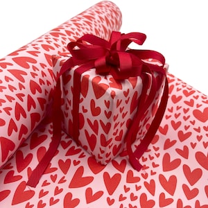 Carta da regalo cuori rossi e rosa, 60 cm di larghezza, ecologica, 80 g/m²
