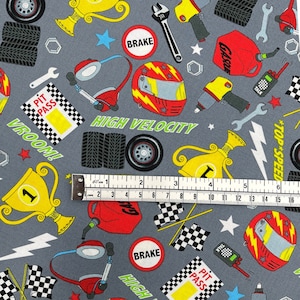 Racing Cars-stof, Gereedschapsaccessoires, Grand Prix Fast Track, Katoenquilten, Henry Glass HG1172-90