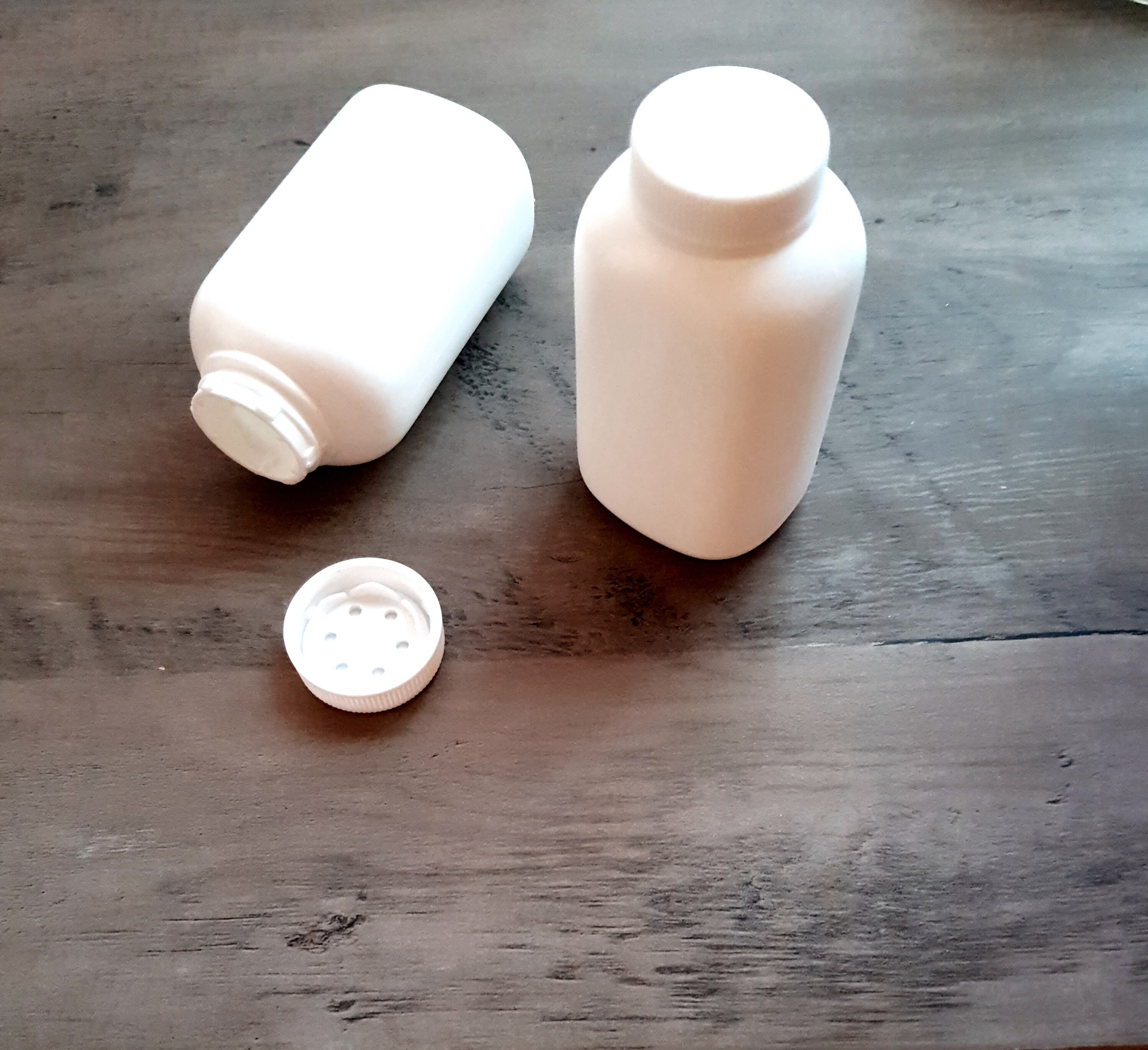 Powder Shaker Dispenser Plastic Containers With Sifter Caps Flat 80 ML 4 Oz. for Cosmetics or